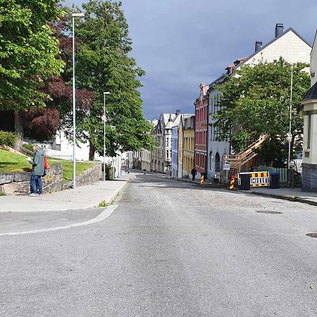 Near Brosundet, Newly Refurnished, Free Street Parking Apartment Ålesund Exterior photo