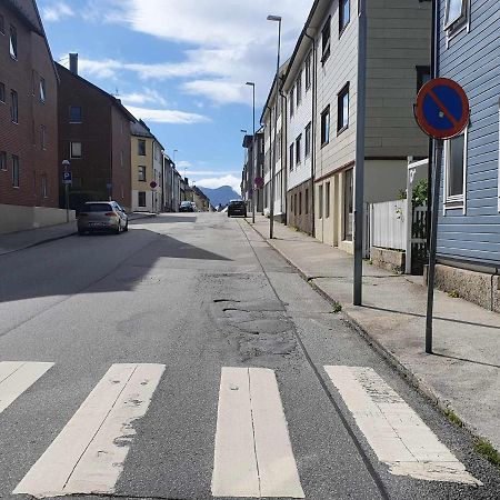 Near Brosundet, Newly Refurnished, Free Street Parking Apartment Ålesund Exterior photo