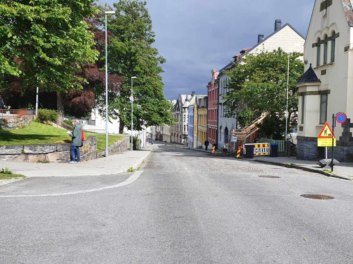 Near Brosundet, Newly Refurnished, Free Street Parking Apartment Ålesund Exterior photo