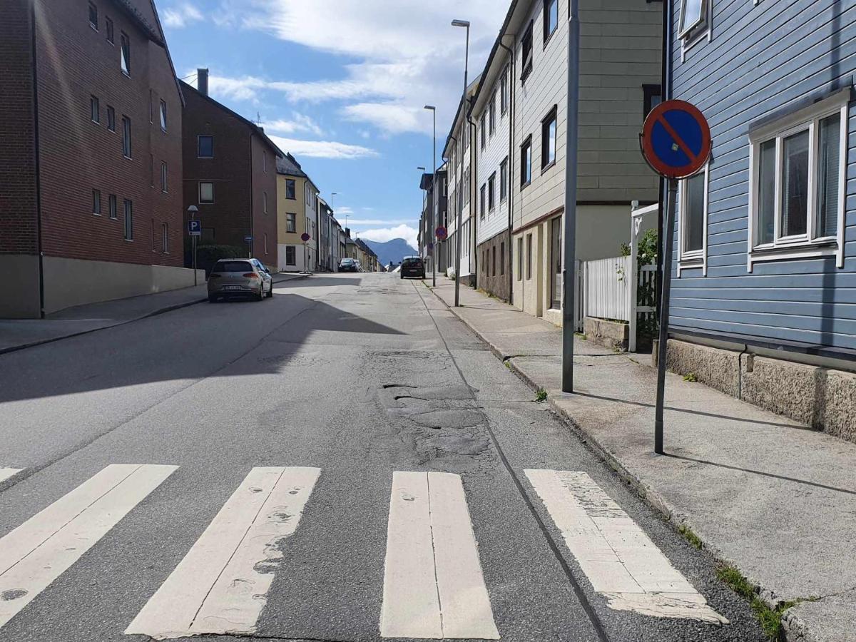 Near Brosundet, Newly Refurnished, Free Street Parking Apartment Ålesund Exterior photo