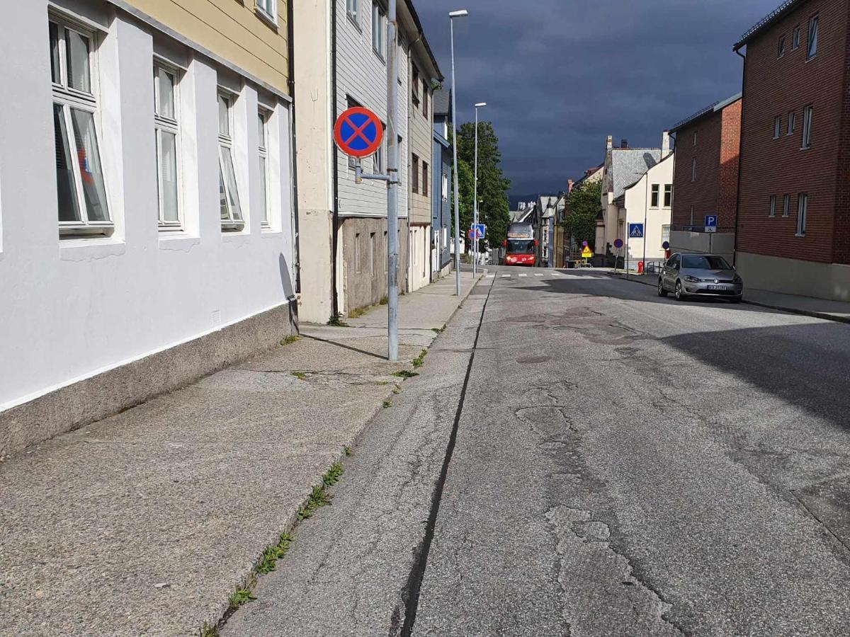 Near Brosundet, Newly Refurnished, Free Street Parking Apartment Ålesund Exterior photo